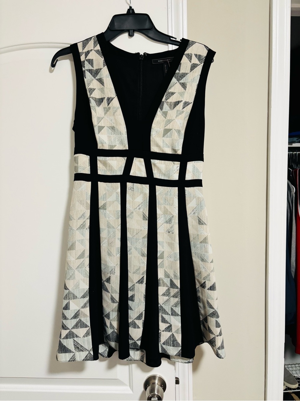 BCBG MAXAZRIA, Sleeveless Black Patterned A-Line “Val” Dress, Size 06
